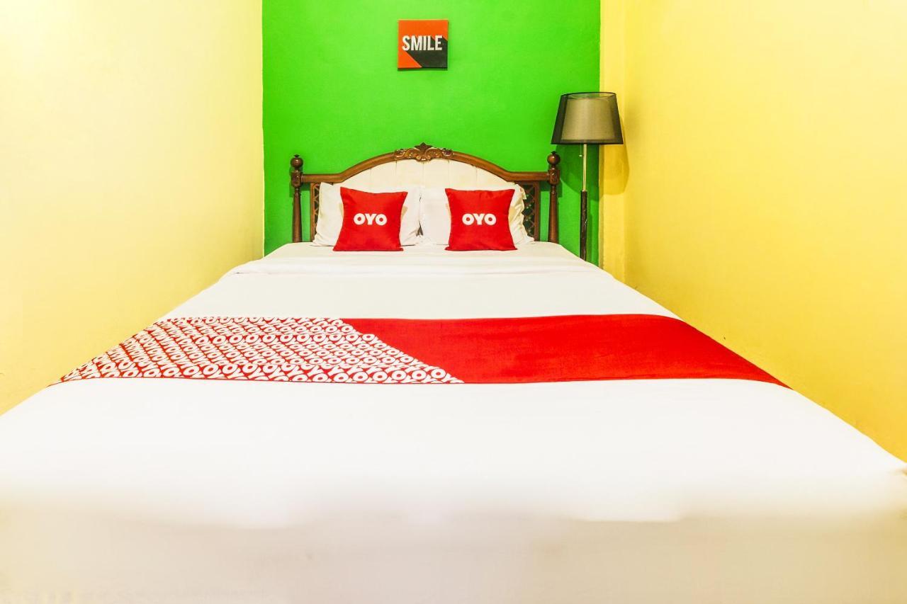 Oyo 2165 Alyah Guest House Syariah Ambon Esterno foto