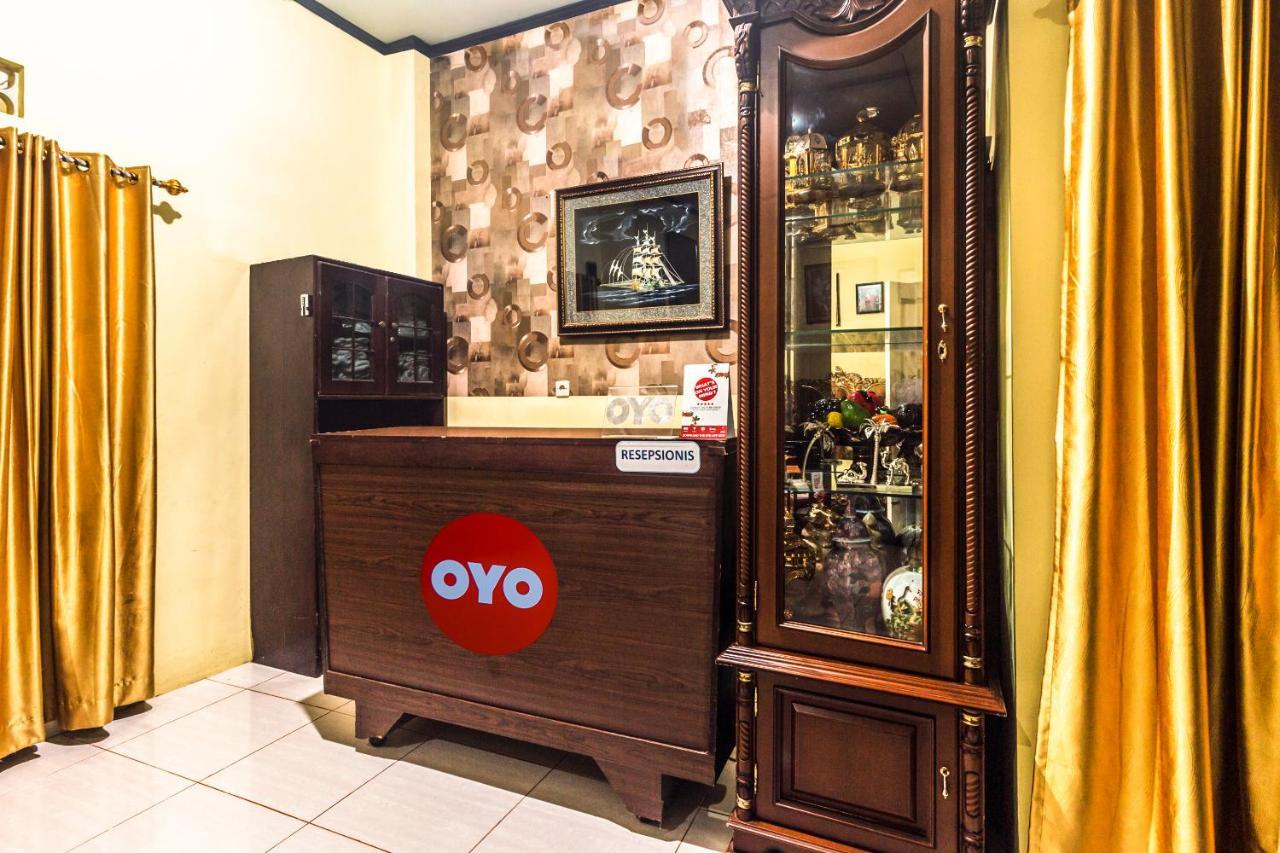 Oyo 2165 Alyah Guest House Syariah Ambon Esterno foto