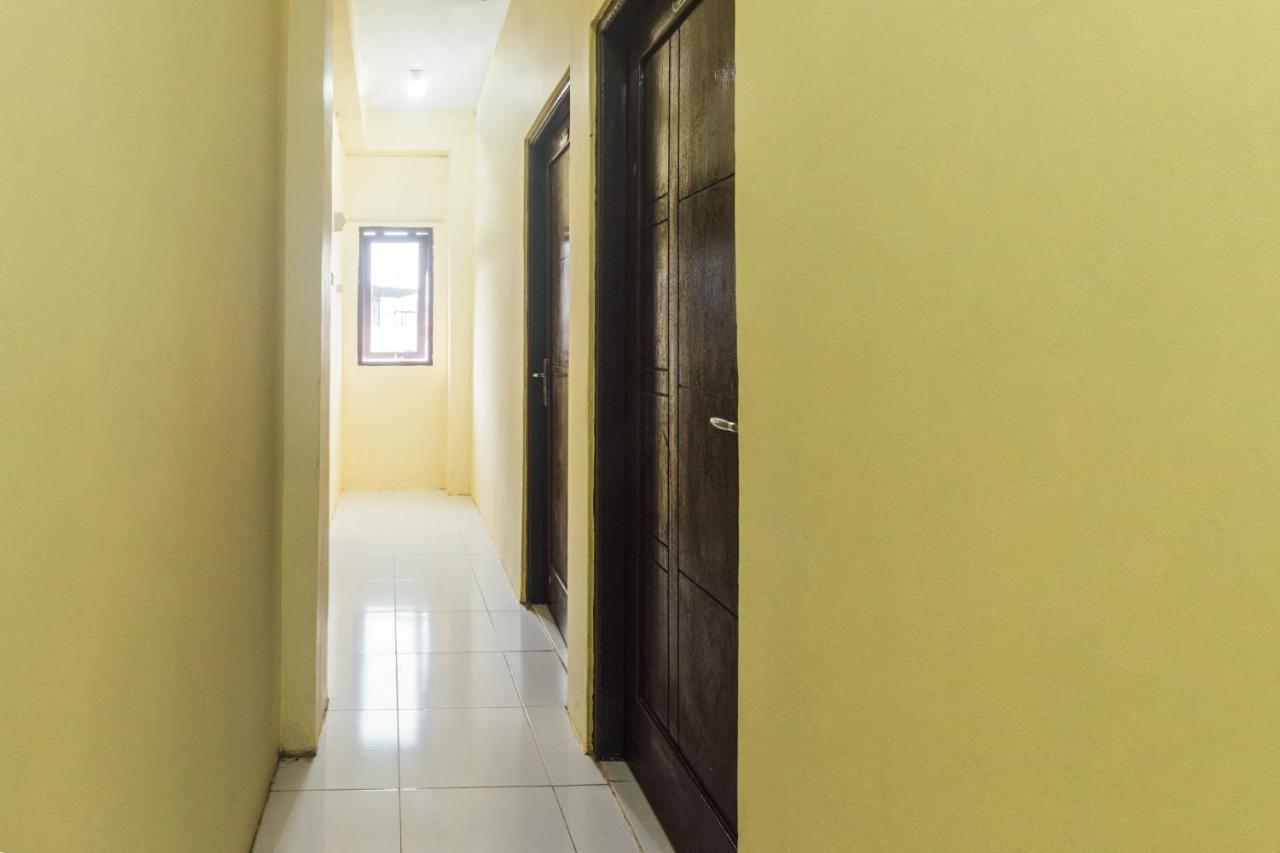 Oyo 2165 Alyah Guest House Syariah Ambon Esterno foto